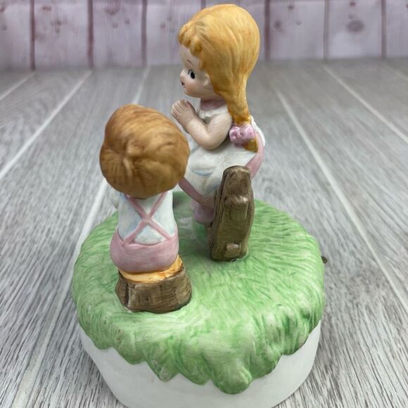 Lund’s Lites Music Box. Lefton China. Hand Painted  #00123. Boy, Girl Picnic - Picture 7 of 11